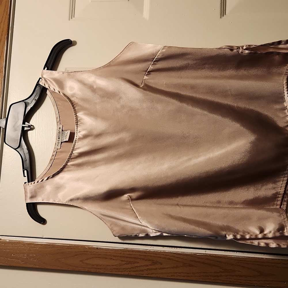 Short sleeve ladies silk dress shirt with side slits